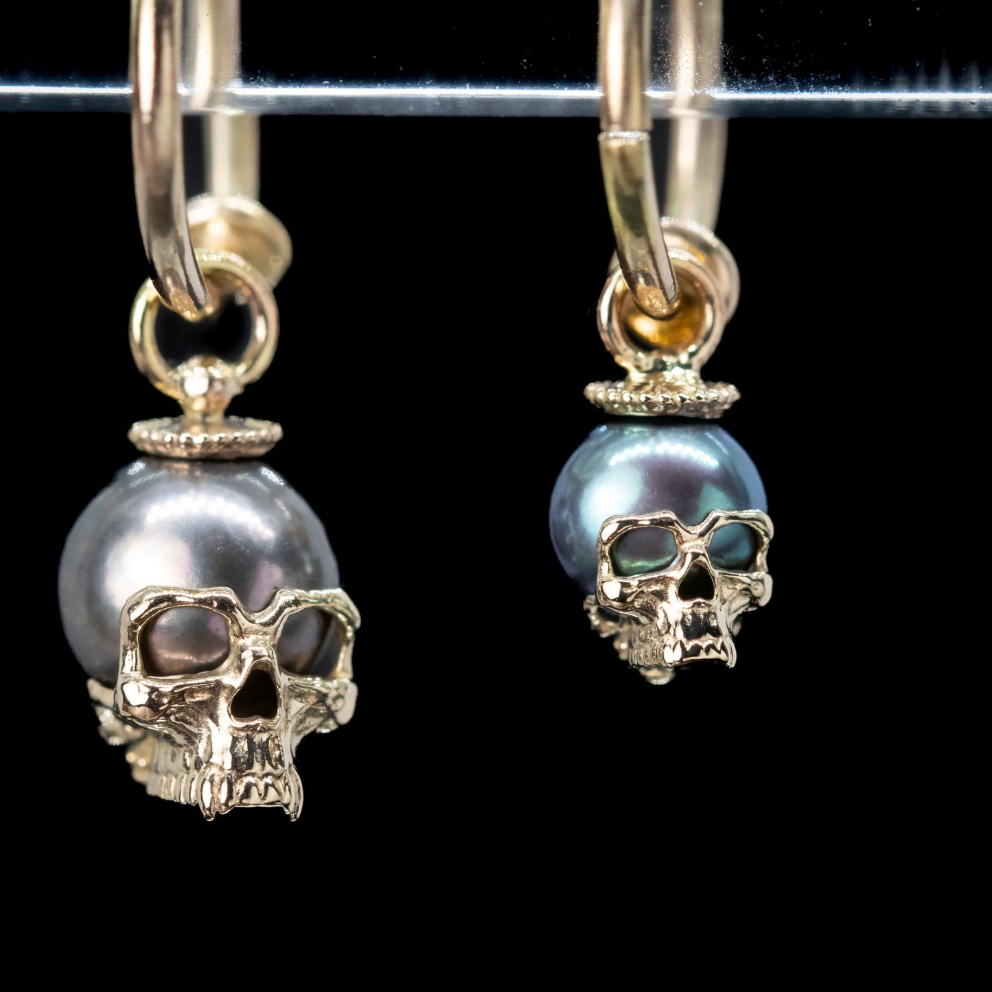 Petit Black Pearl Skull
